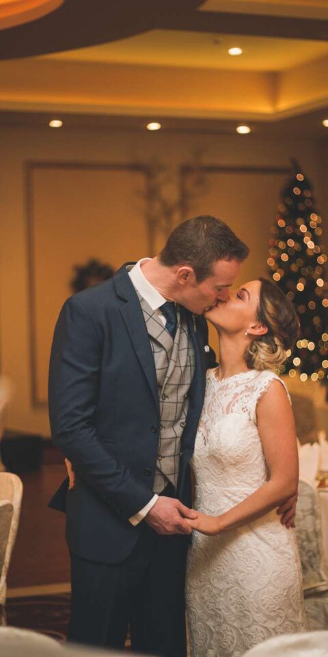 bride-and-groom-in-tara-suite-kissing-couple